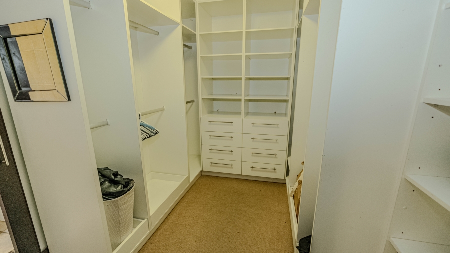 6 Bedroom Property for Sale in Vredekloof Heights Western Cape